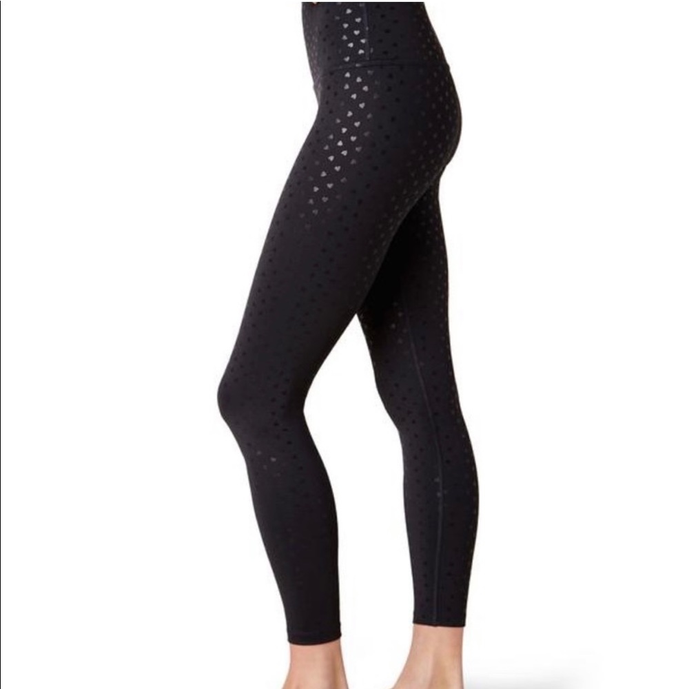 NWOT Beyond Yoga Heart Leggings ❤️